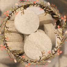Load image into Gallery viewer, Natural Loofah Pads 5-pcs
